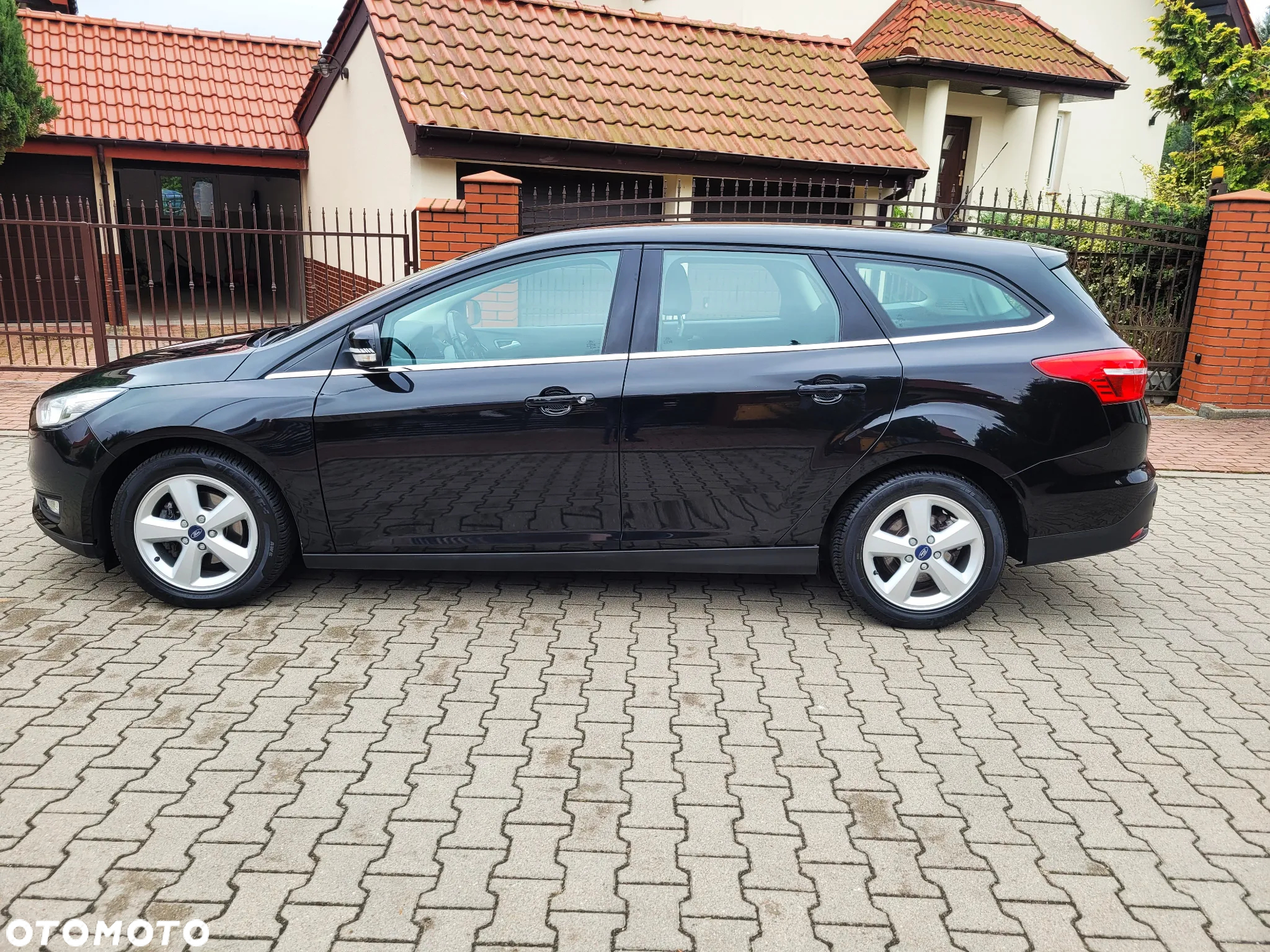 Ford Focus Turnier 1.5 TDCi ECOnetic 88g Start-Stopp-Sy Titanium - 5