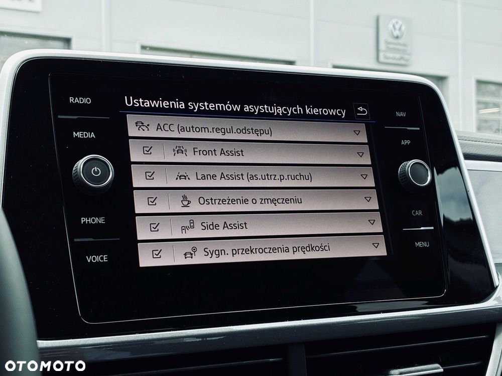 Volkswagen T-Roc - 16