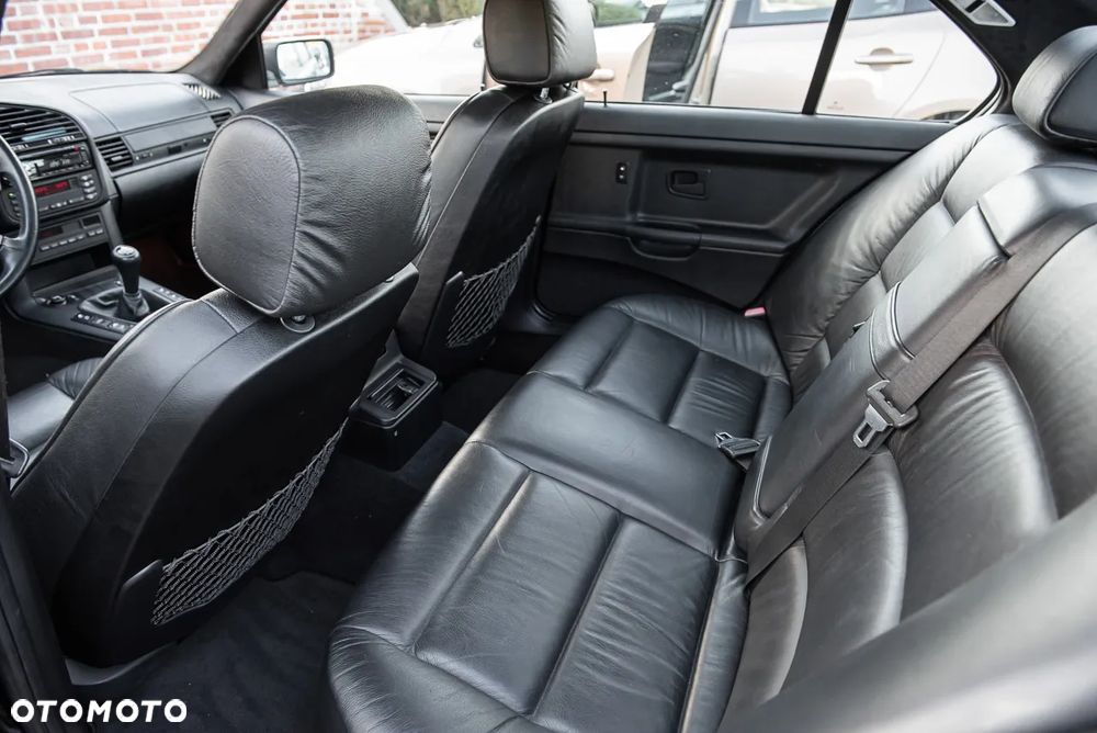 BMW Seria 3 318i - 22