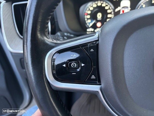 Volvo XC 60 2.0 D4 Inscription AWD Geartronic - 29