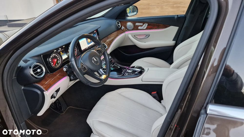 Mercedes-Benz Klasa E 300 9G-TRONIC AMG Line - 31