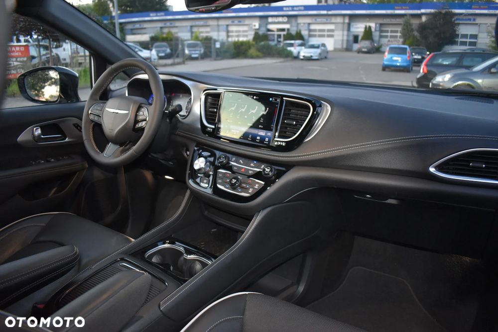 Chrysler Pacifica - 13