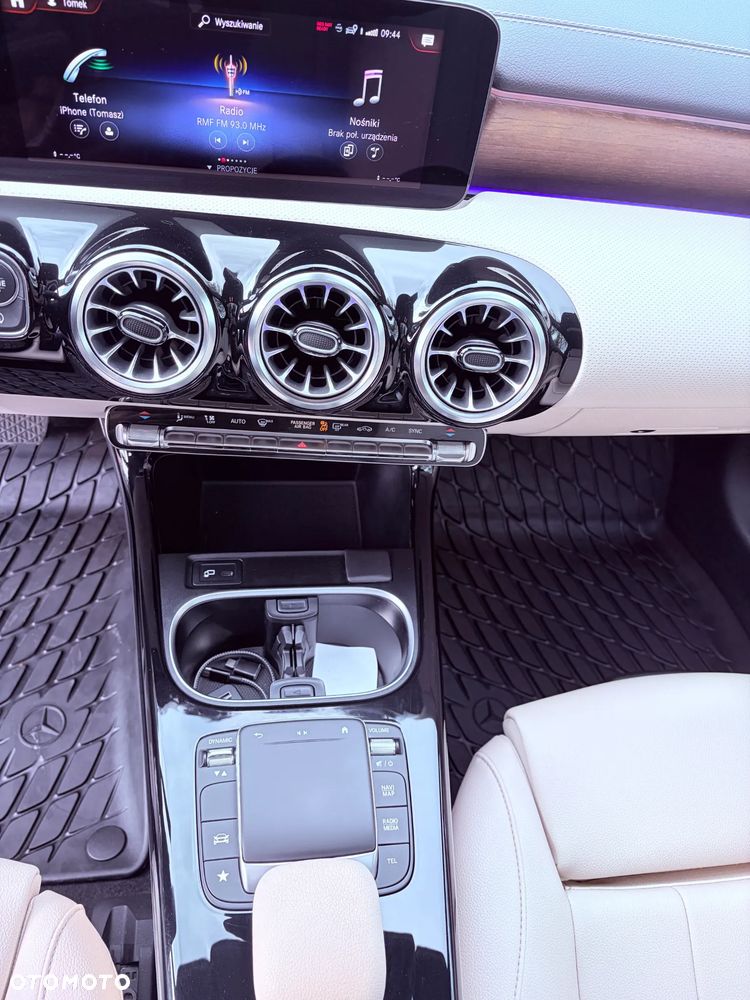 Mercedes-Benz CLA 250 7G-DCT - 19