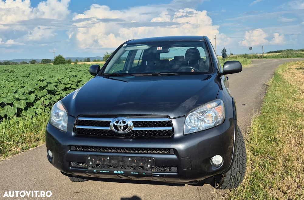 Toyota RAV4 - 1