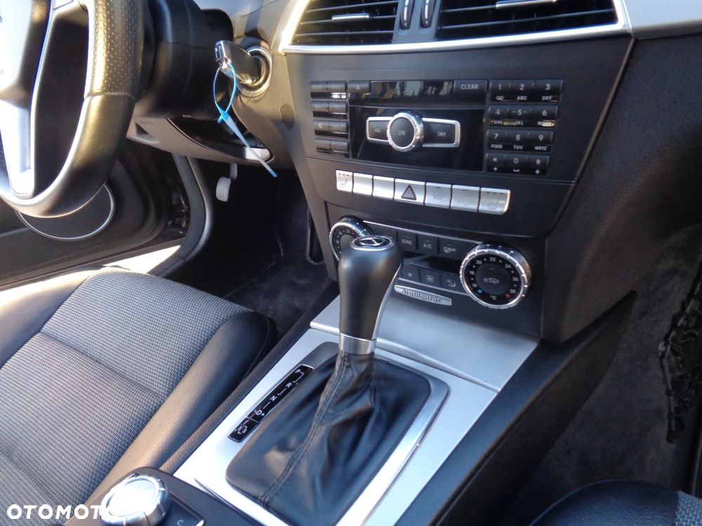 Mercedes-Benz Klasa C 200 (BlueEFFICIENCY) 7G-TRONIC Avantgarde - 32