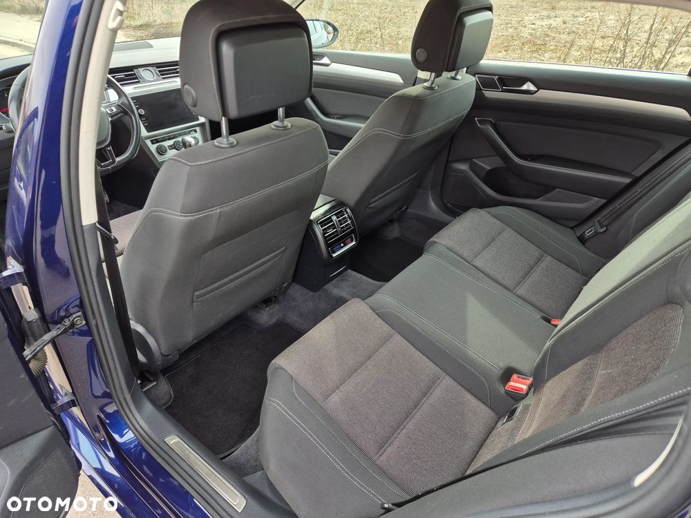 Volkswagen Passat - 21