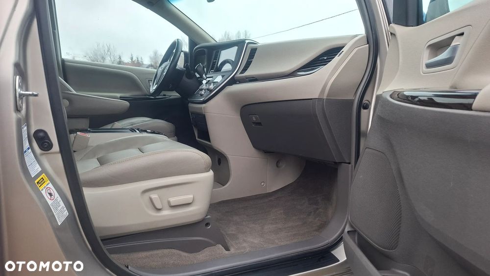 Toyota Sienna 3.5 XLE AWD - 21