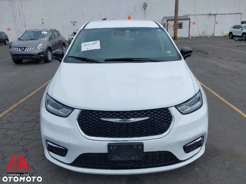 Chrysler Pacifica - 11