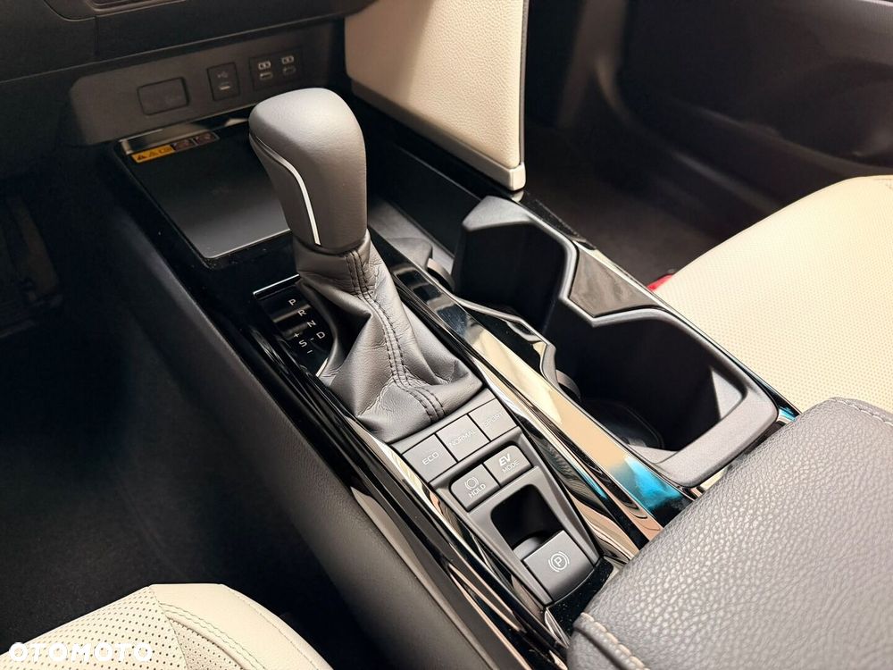 Toyota Camry - 16