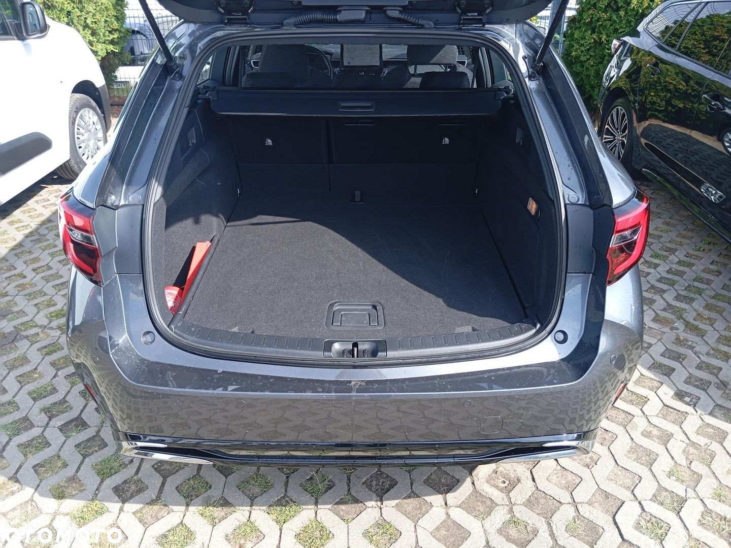 Toyota Corolla 2.0 Hybrid Comfort - 13