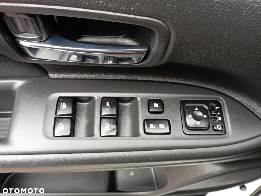 Mitsubishi Outlander 2.0 Instyle + 4WD CVT - 22