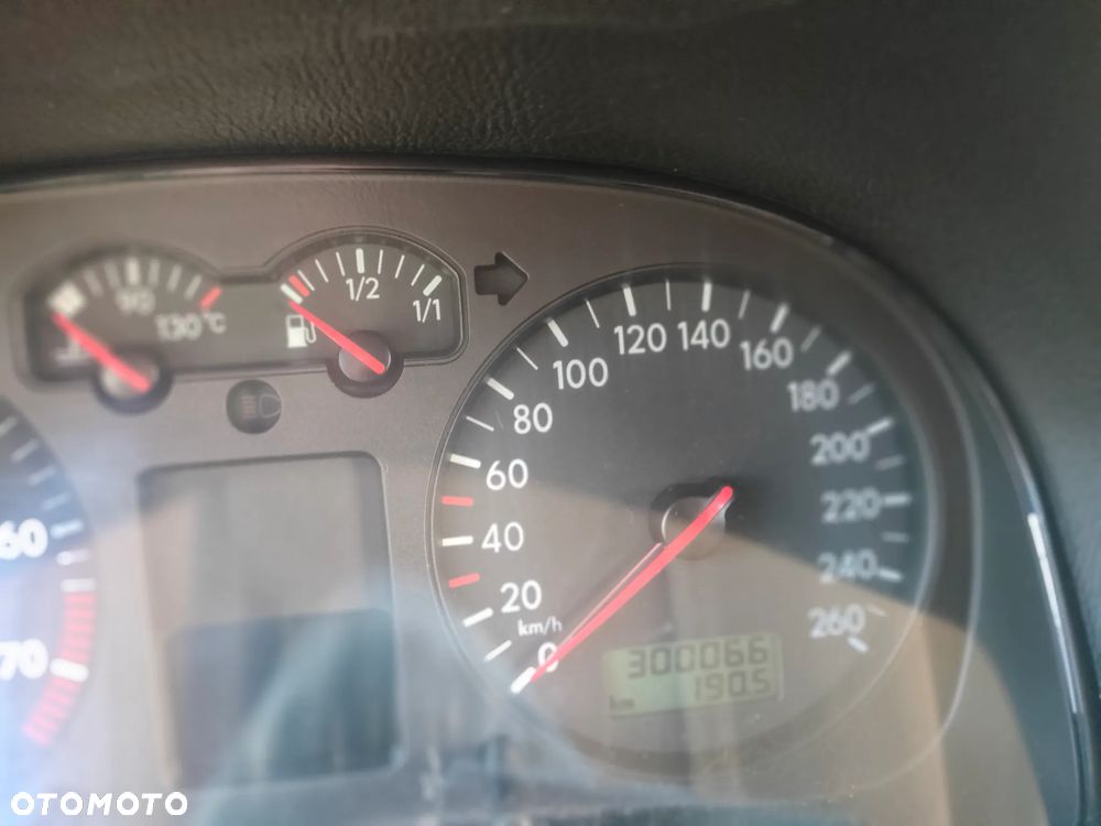 Volkswagen Golf 1.6 Basis - 6