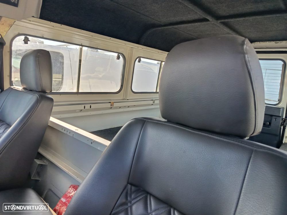 Land Rover Defender - 7