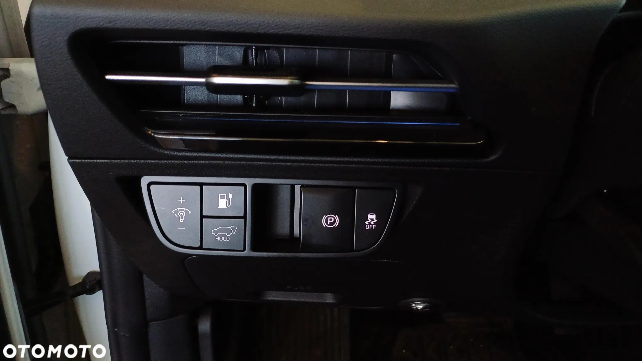 Kia EV6 77.4kWh Plus AWD - 24