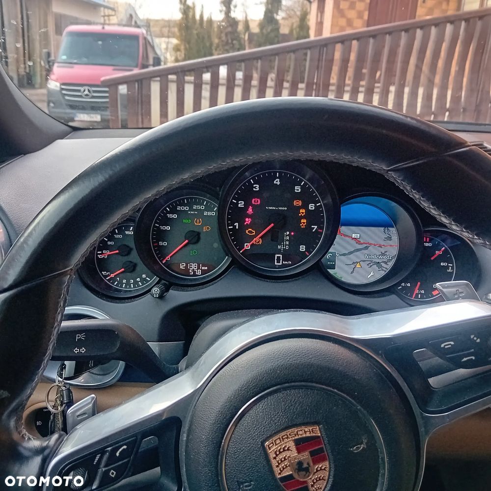 Porsche Cayenne - 10