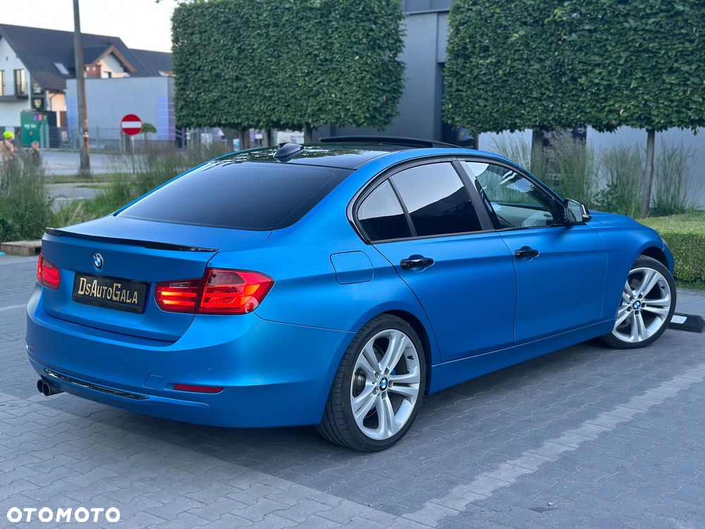 BMW Seria 3 328i xDrive Modern Line - 12