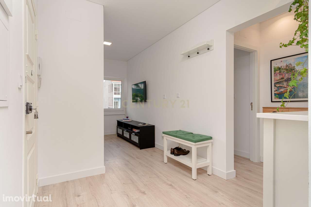 Apartamento T2 Mobilado no Centro de Almada – Excelente Localização - Grande imagem: 2/32