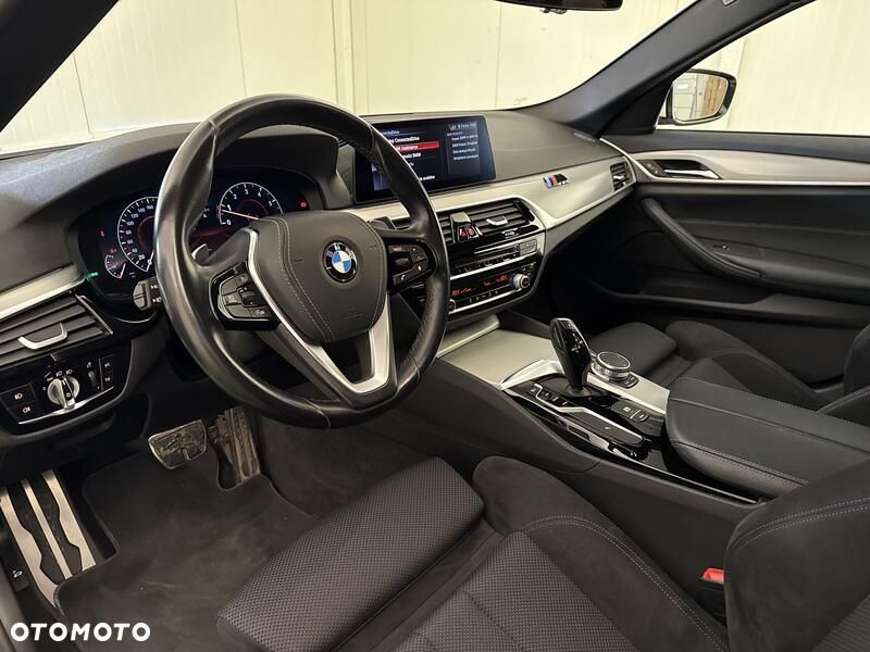 BMW Seria 5 530i GPF xDrive M Sport sport - 10