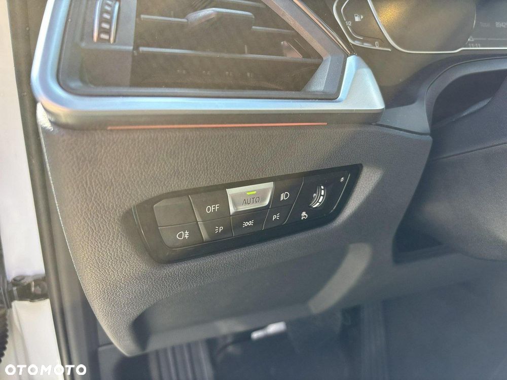 BMW Seria 3 318i Sport Line - 19