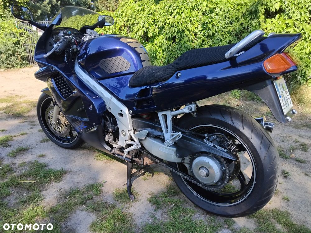 Honda VFR - 4