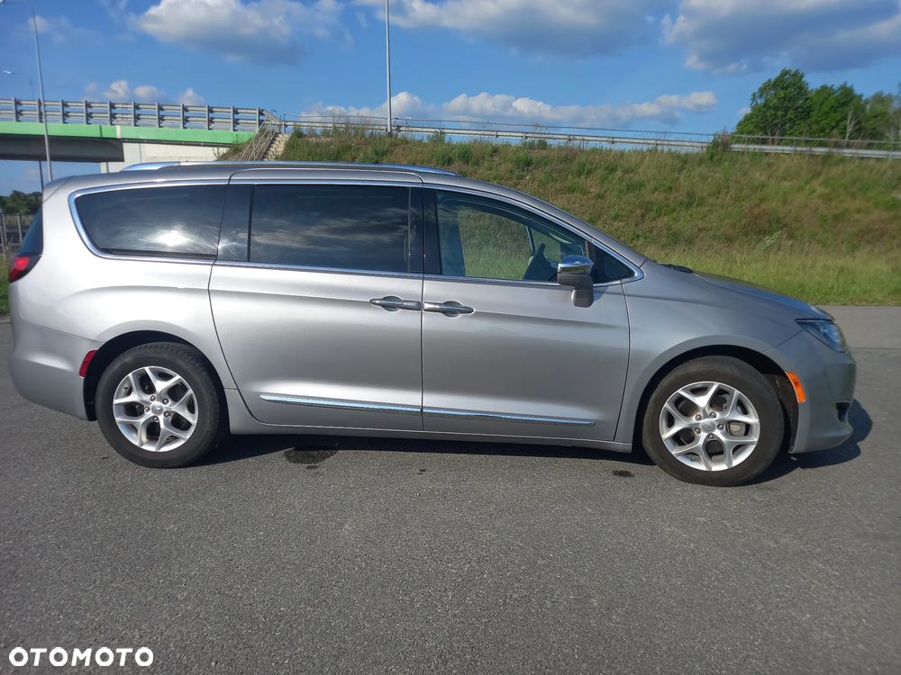 Chrysler Pacifica - 5