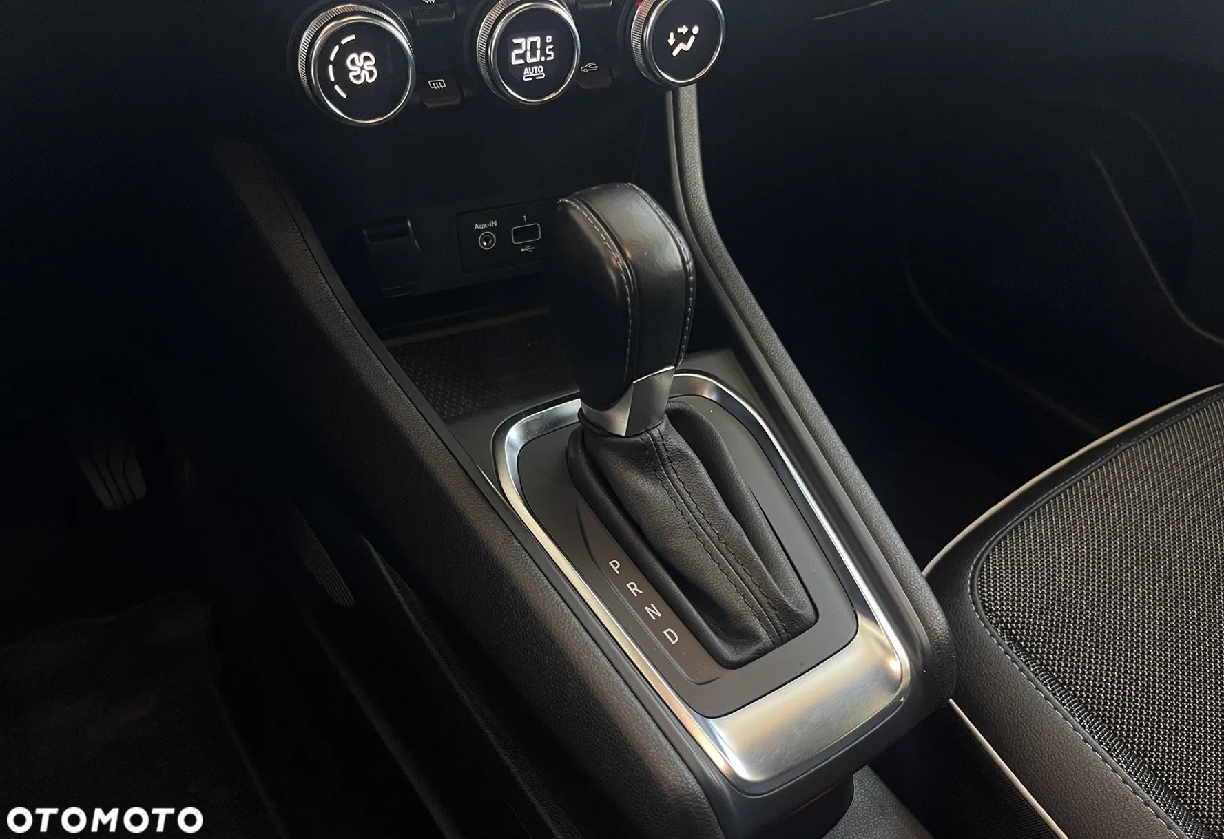 Renault Captur TCe 140 EDC GPF INTENS - 17