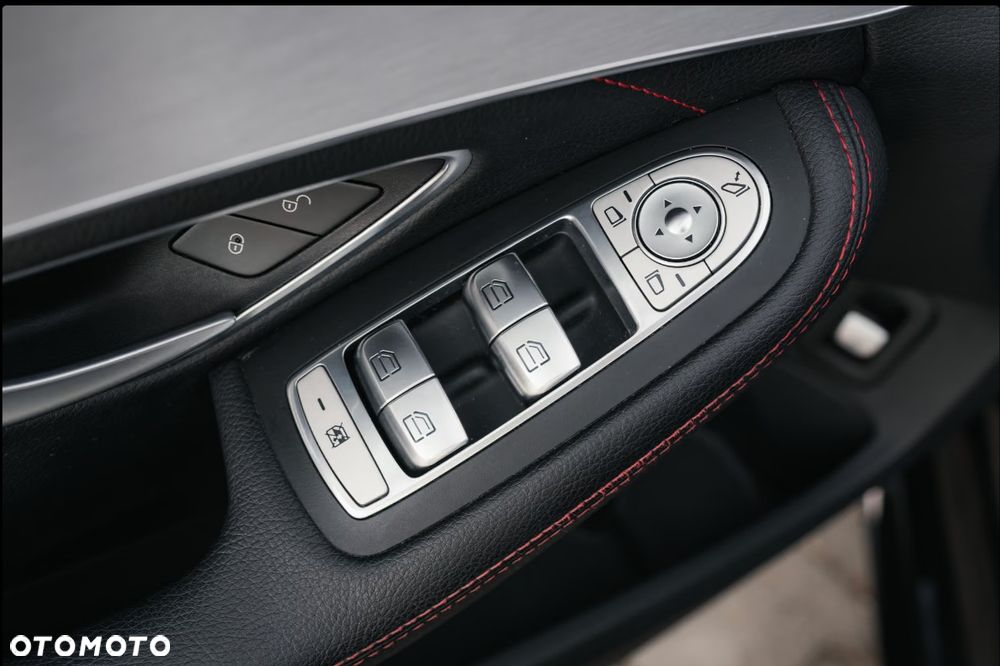 Mercedes-Benz Klasa C AMG 43 4-Matic - 32