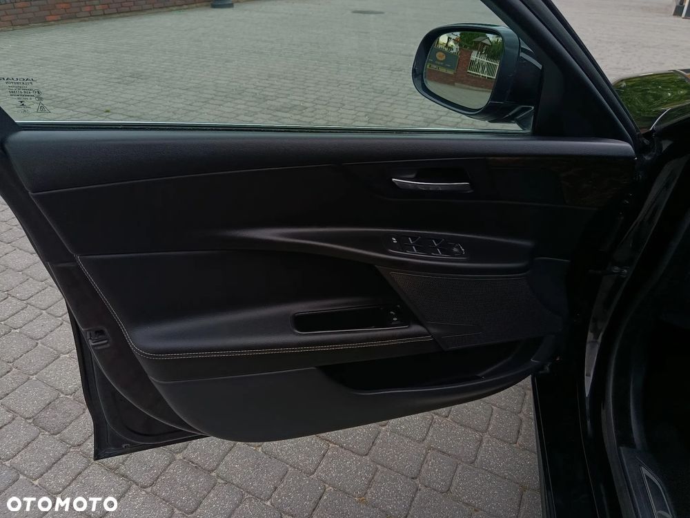 Jaguar XE D180 R-Dynamic S - 20