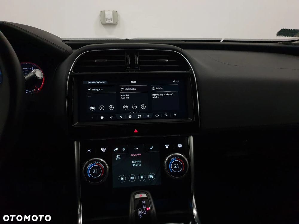 Jaguar XE 2.0 D180 SE - 17