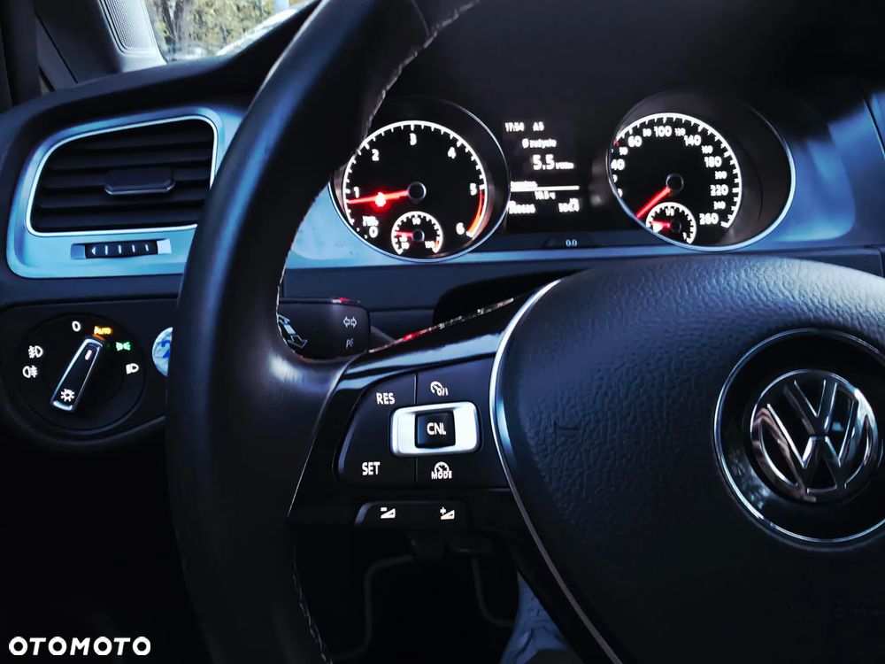 Volkswagen Golf 2.0 TDI BlueMotion Technology Lounge - 27