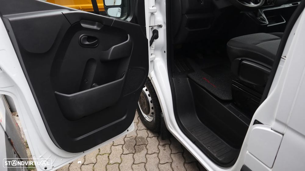 Renault Master 2.3 dCi 135 L3H2 7 lugares - 11