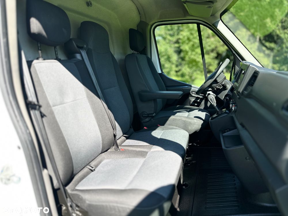 Nissan Interstar - 12