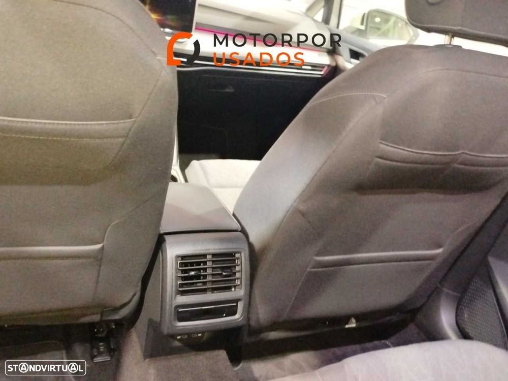 Volkswagen Golf 1.5 TSI Urban — fotografia 14