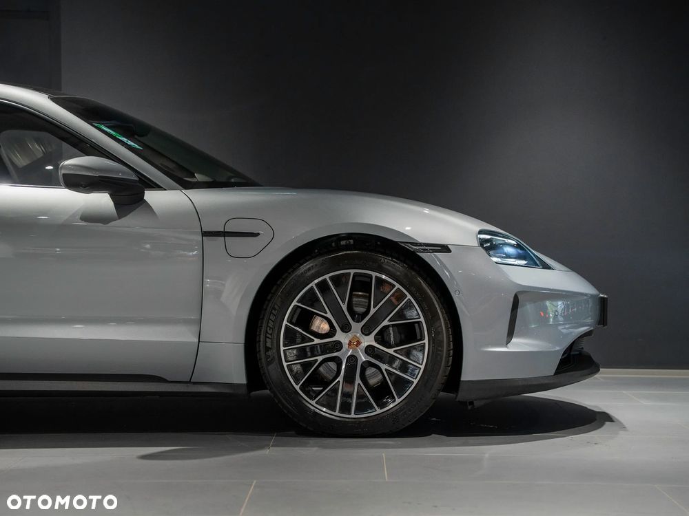 Porsche Taycan 4 - 10