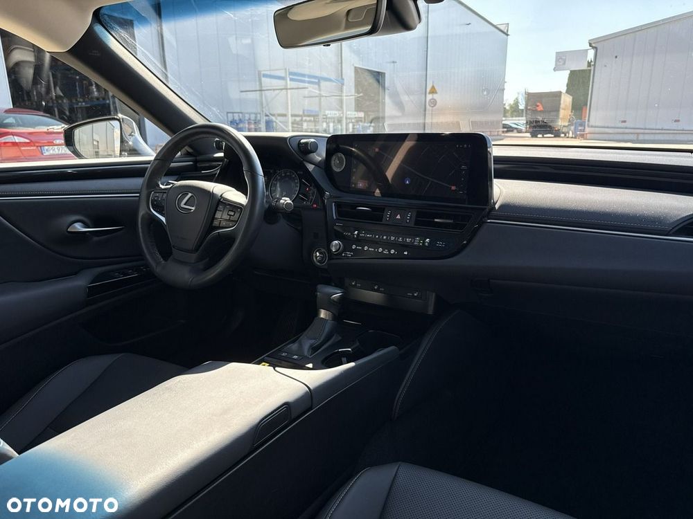 Lexus ES 300h Business Edition - 21