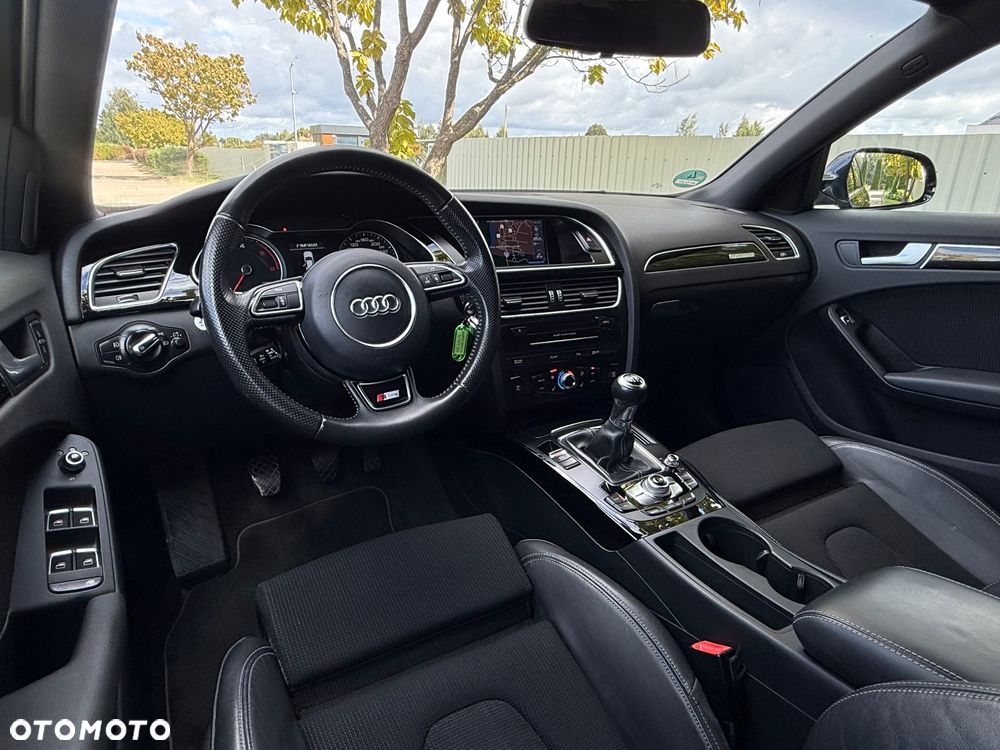 Audi A4 Avant 2.0 TDI DPF quattro S line Sportpaket - 8
