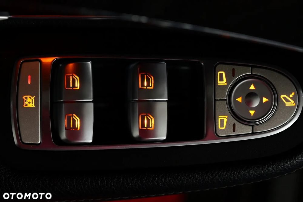 Mercedes-Benz Klasa C 180 AMG Line - 30