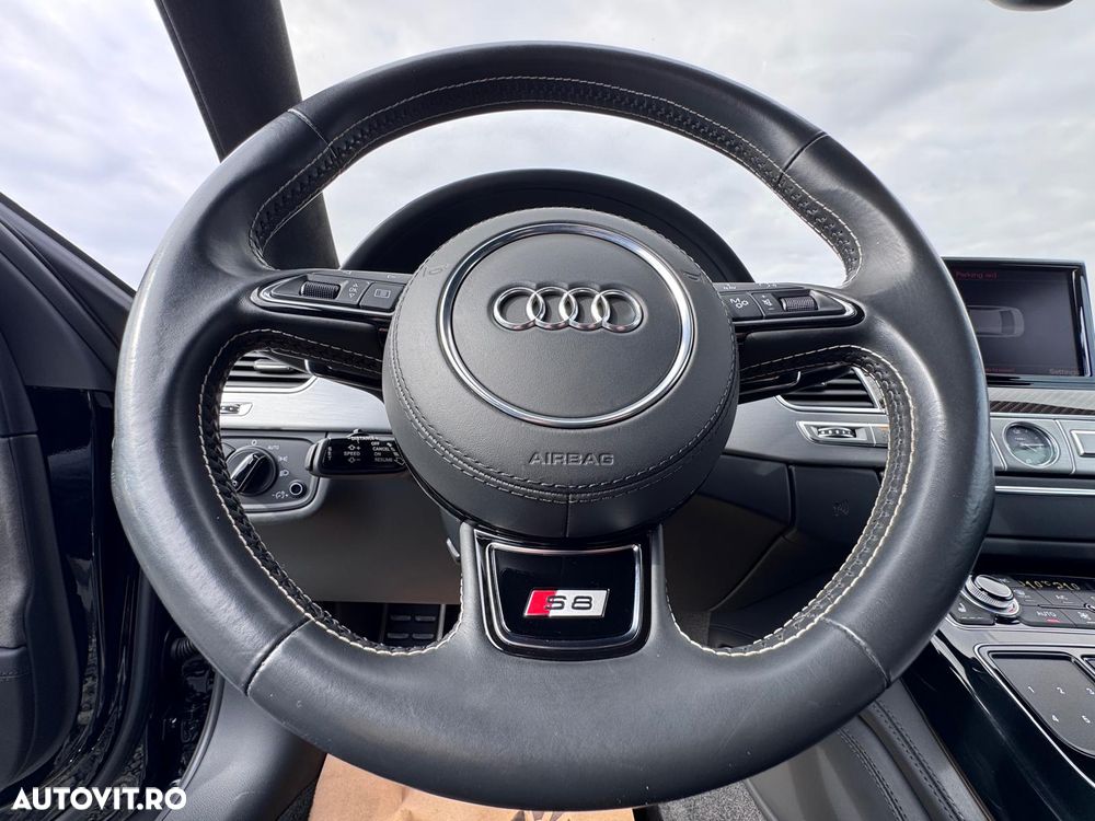 Audi S8 - 30