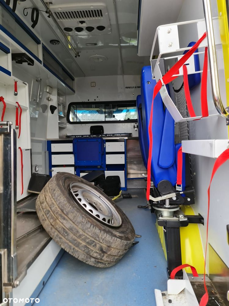 Mercedes-Benz Sprinter Ambulans Kamper Furgon W907 319 CDI 3.0 V6 190 KM - 2