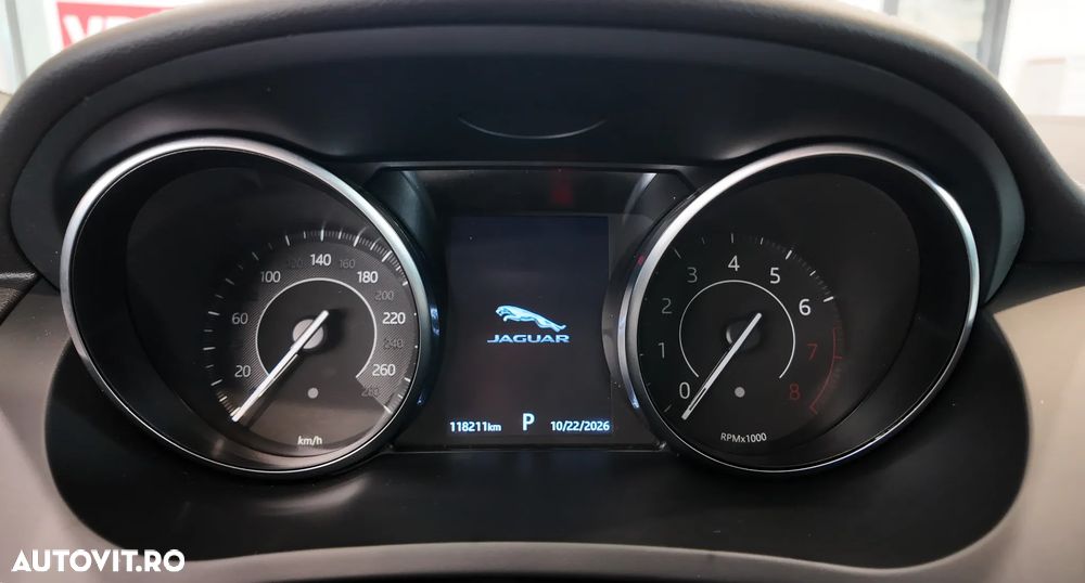 Jaguar E-Pace P200 AWD R-Dynamic S - 24