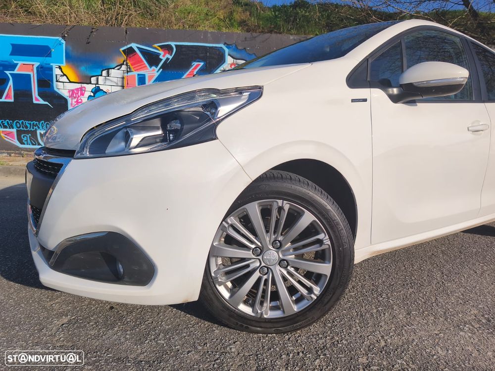 Peugeot 208 1.2 PureTech Signature - 9