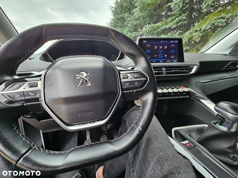 Peugeot 3008 PureTech 130 Stop & Start GPF Allure - 24