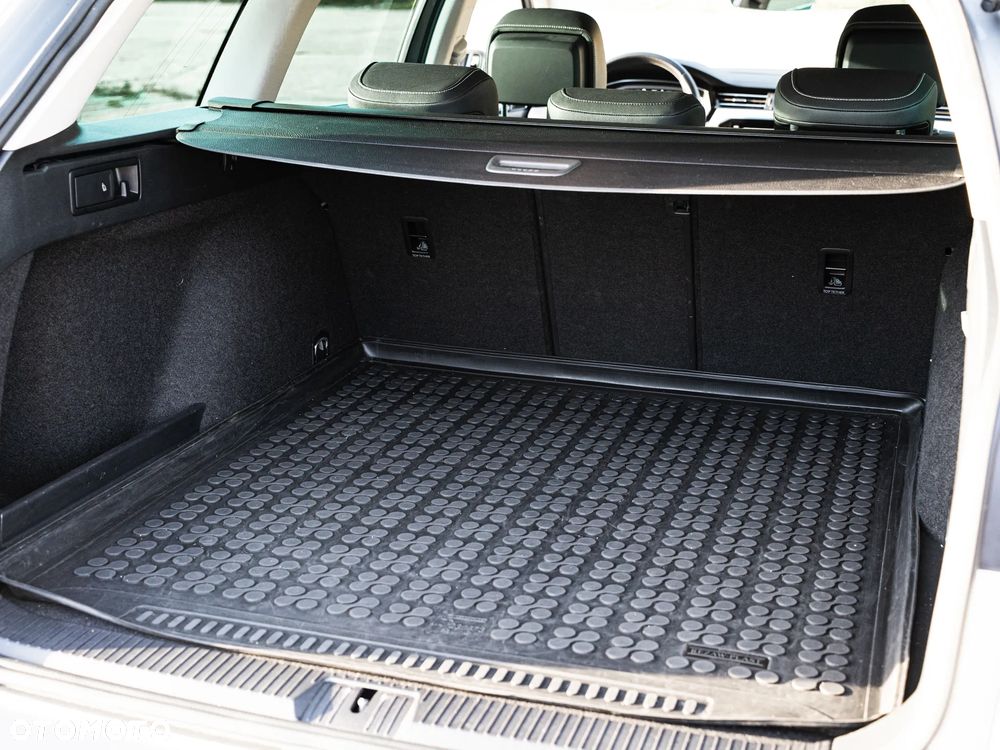 Volkswagen Passat 2.0 TDI EVO Elegance - 24