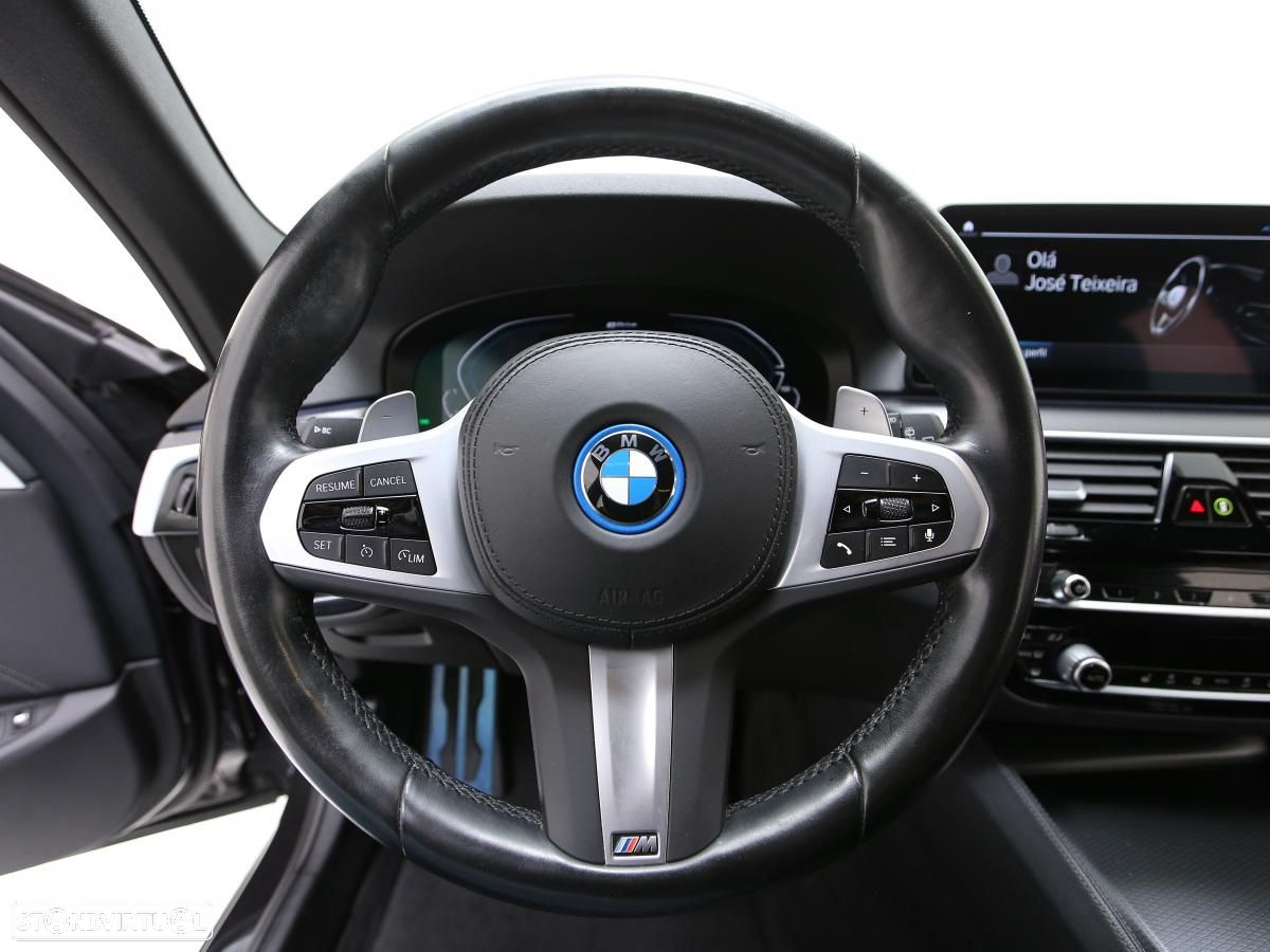 BMW 530 e Pack Desportivo M - 12