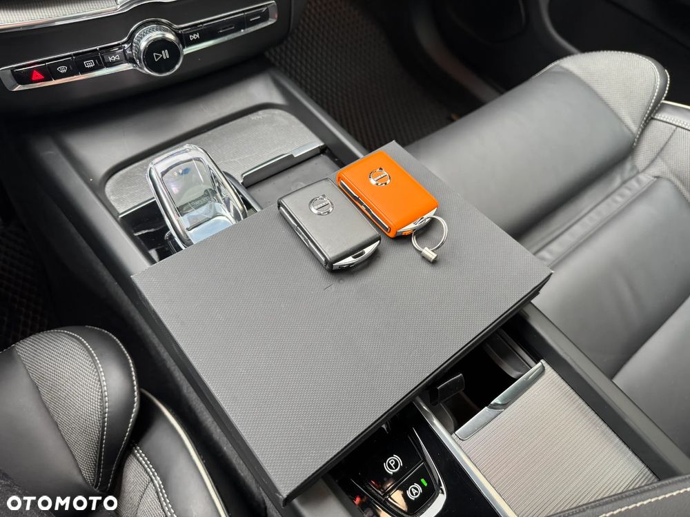 Volvo XC 60 T8 Plug-In Hybrid AWD Polestar Engineered - 17