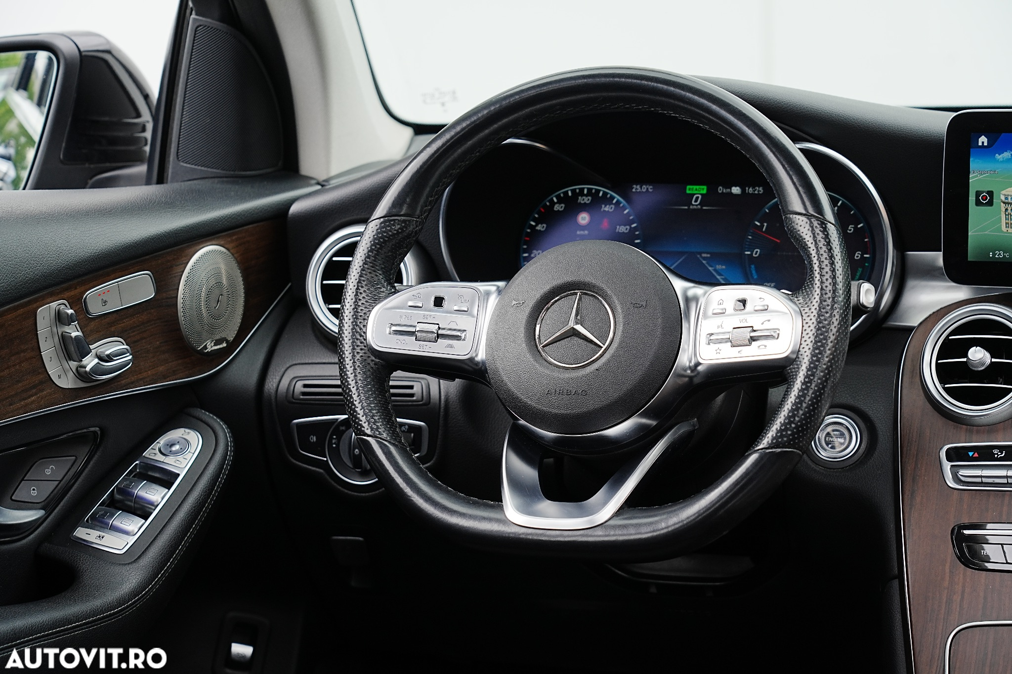 Mercedes-Benz GLC 300 de 4Matic 9G-TRONIC AMG Line Plus - 31