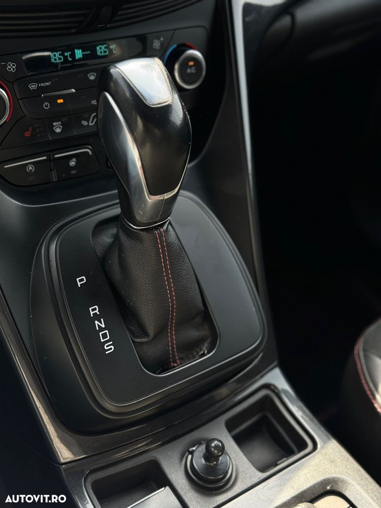 Ford Kuga 2.0 TDCi 4WD Powershift ST-Line - 37