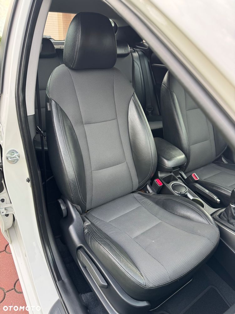 Hyundai i30 1.6 GDI Premium - 17