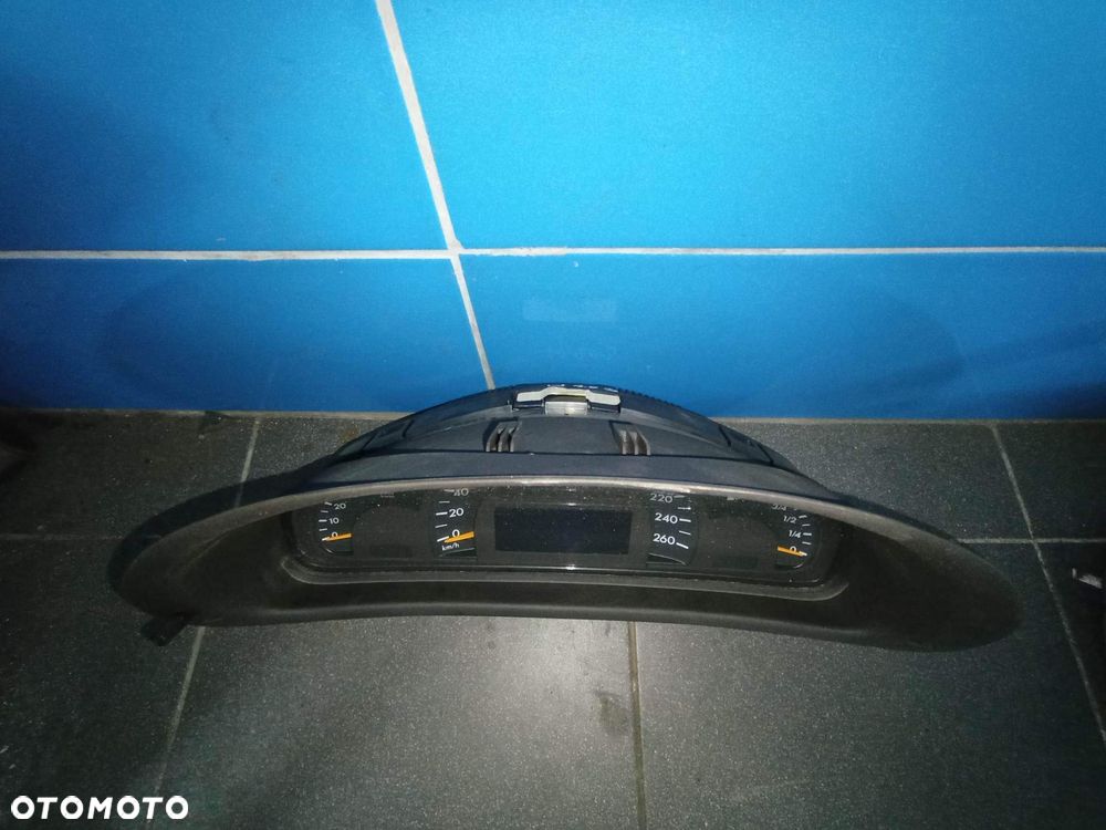Licznik mercedes w203 a2035403911 - 2