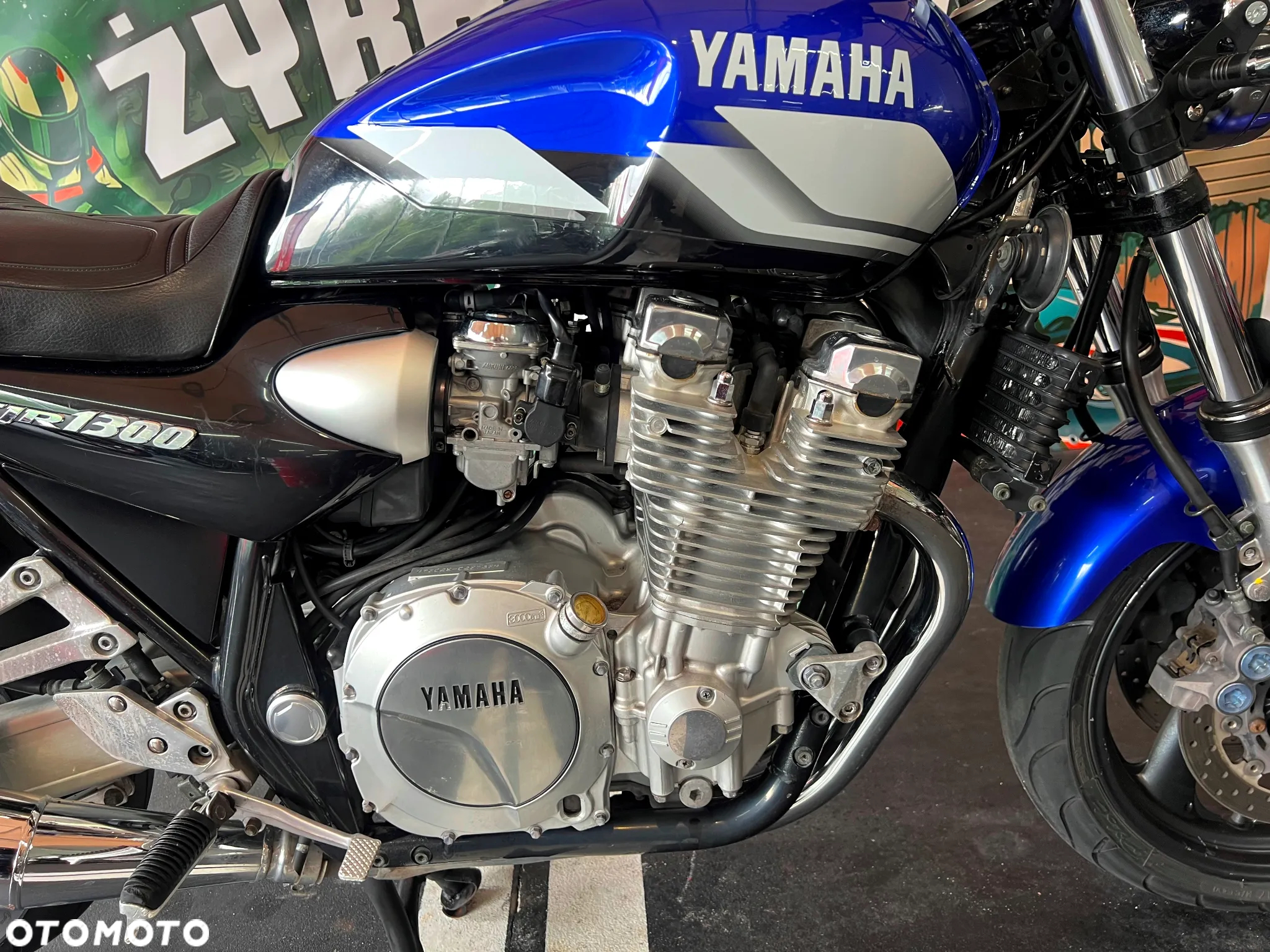 Yamaha XJR - 12